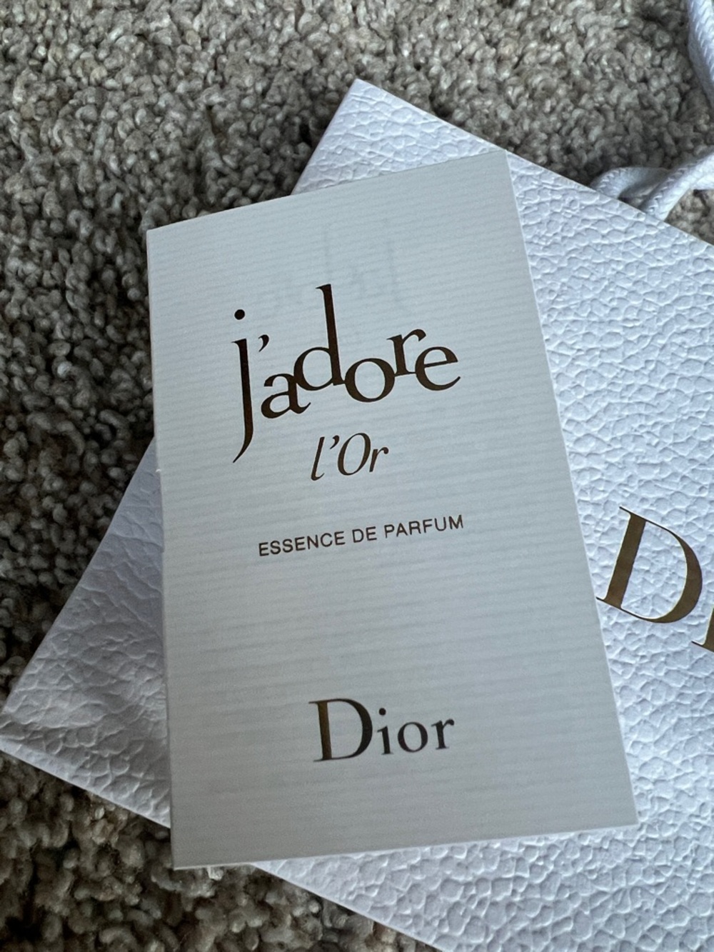 Dior White Gift Bag with 2 Powder Puffs & J’Adore L’Or & Miss Dior Samples New - Picture 2 of 8